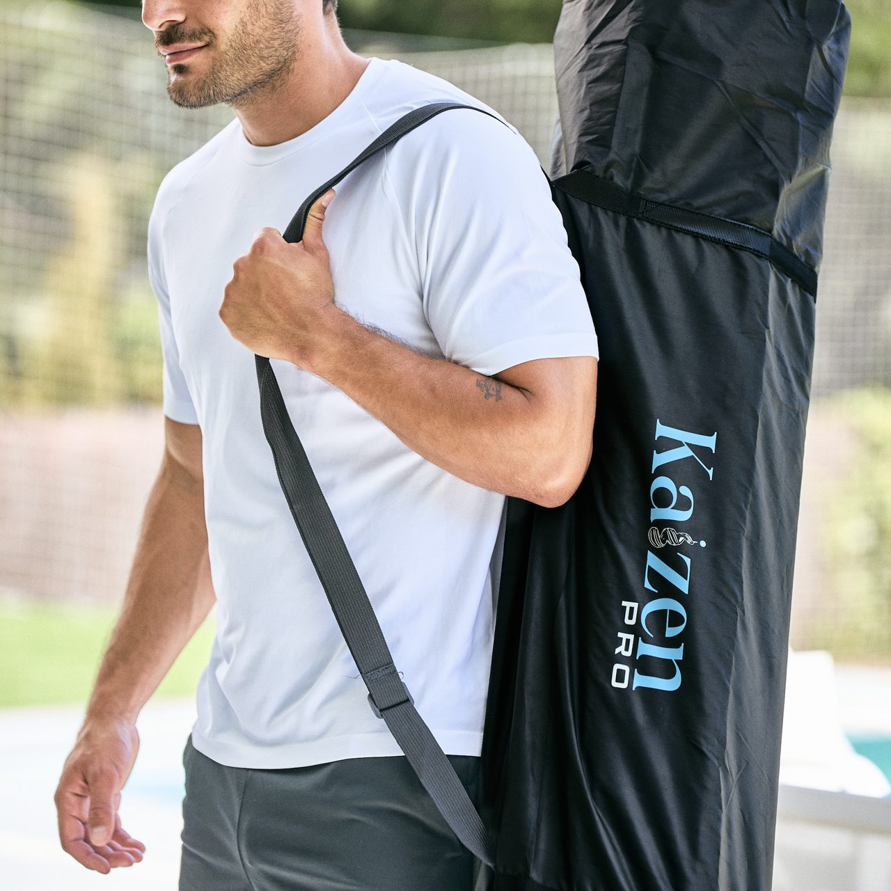 Transportando el tatami Kaizen Pro en su funda con correa de hombro